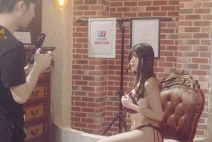 เขาแอบถ่ายภาพที่เสียหายด้วยไอดอลเซ็กซี่เปลือย