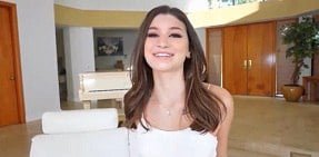 Brooke Monk ล่อลวงนางแบบร้อนแรงที่ทำให้พี่น้องของเธอคลั่งไคล้