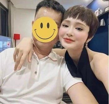 ฉากร้อนแรงของ Hien Ho กับอาจารย์หนุ่ม