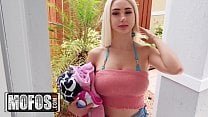 คลิปทางเพศของ Skylar Vox กับน้องสาวของเธอในกางเกงลูกไม้