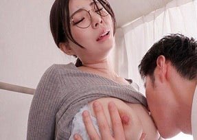 อาจารย์ Rei Kamiki ตื่นเต้นกับนักเรียนอย่างตื่นเต้น