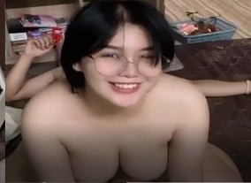 หน้าอกที่พึงพอใจอย่างลึกซึ้ง