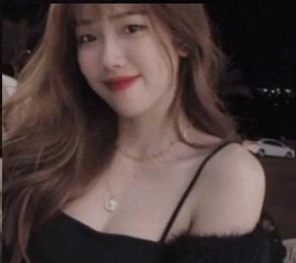 Le Bich Van โชว์คลิปร้อนที่ก่อให้เกิดไข้ในชุมชนออนไลน์