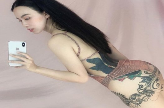 Linh Miu โชว์ช่วงเวลาที่ร้อนแรงกับพี่ชายสองคนในความสนุกสนานที่น่าจดจำ