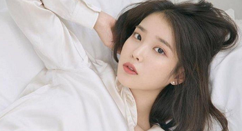 แม้จะได้รับเชิญจากป้าที่สวยงาม แต่ IU ก็ยังคงหลงใหลในความสุข