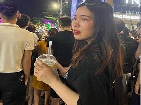 แต่ Lyna มีใบหน้าเต็มเมื่อดูด